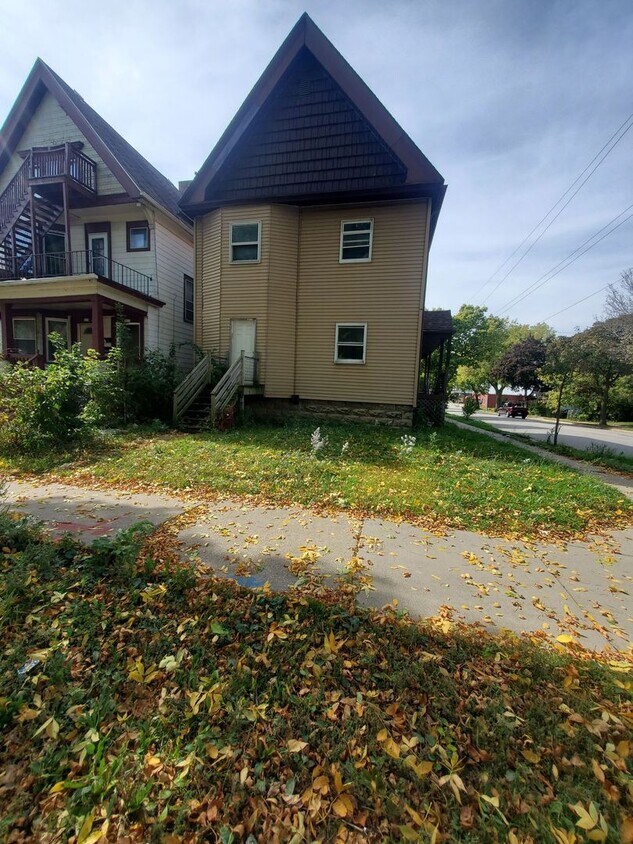 Primary Photo - 505-507-507 W Burleigh St
