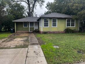 Building Photo - 945 Haynes St