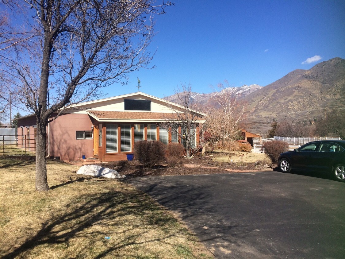 Converted Barn Apt close to LCC - 3255 E Little Cottonwood Rd