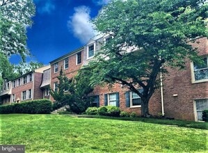 Building Photo - 5974 Westchester Park Dr