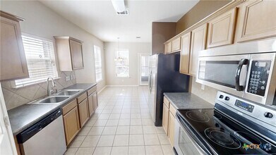 Building Photo - 2109 Vernice Dr