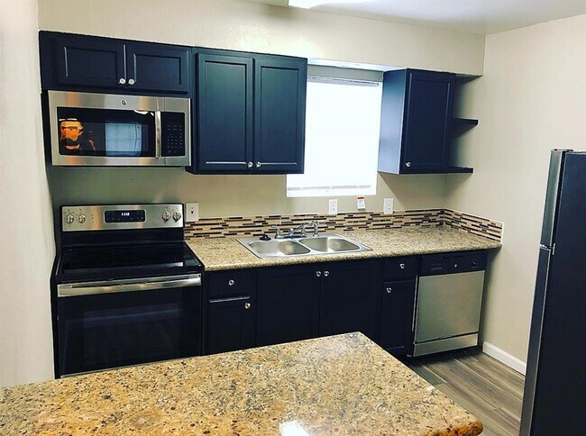 Foto del edificio - 3700 Pine Manor Ln