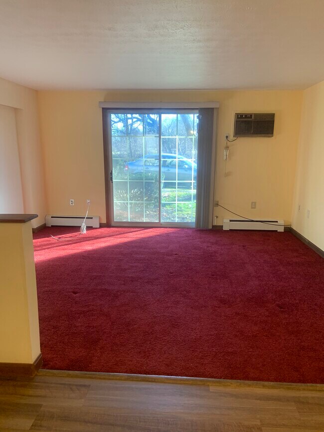 Foto del edificio - 1166 Middle Tpke W