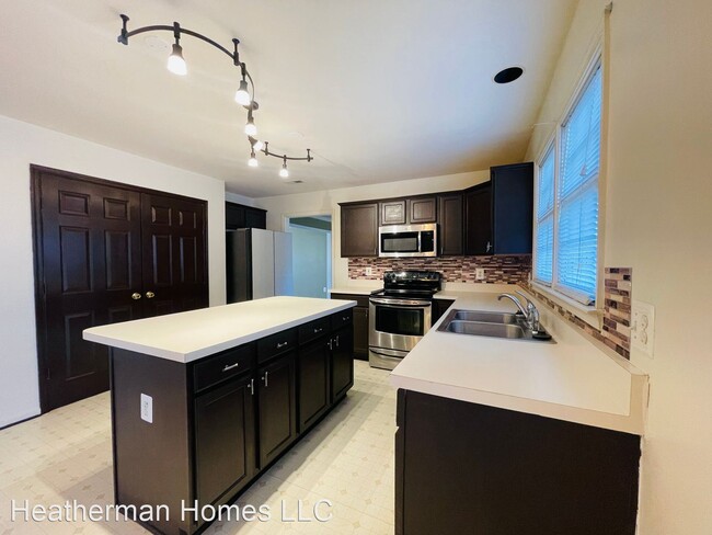 Foto del edificio - 4 br, 3.5 bath House - 32 Palace Ln