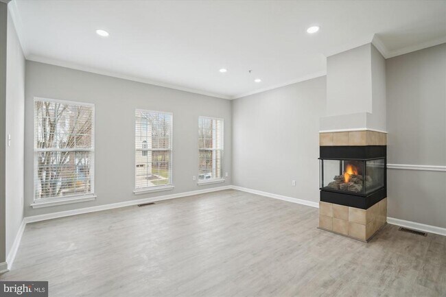 Building Photo - 8114 Mallard Shore Dr