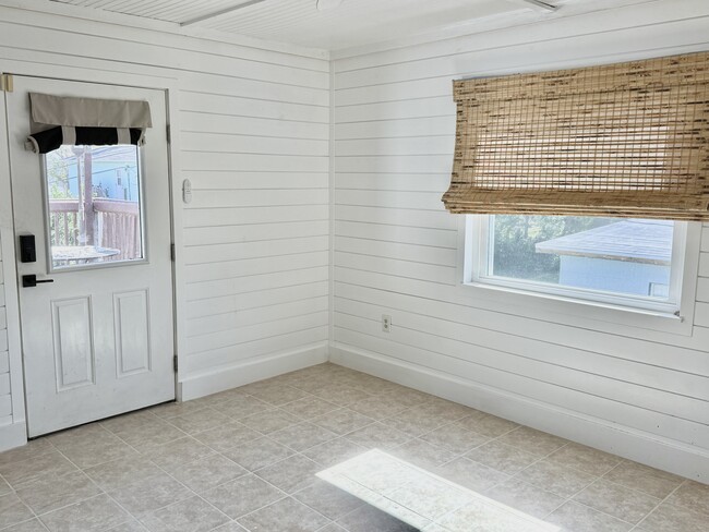 Foto del edificio - 328 51st St Ct W