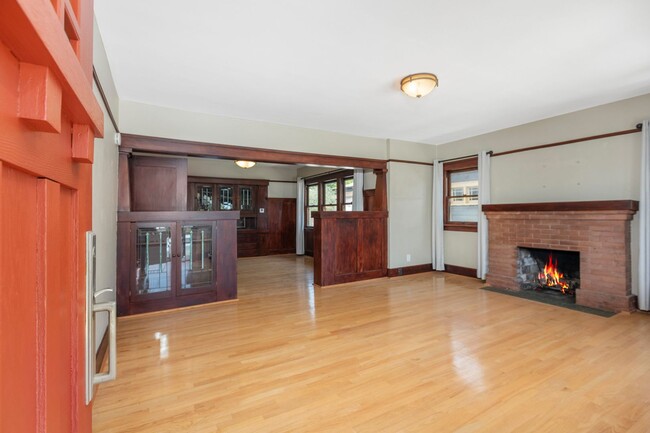 Building Photo - Mission Hills Craftsman!