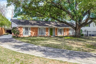 Building Photo - 7810 Locke Ln