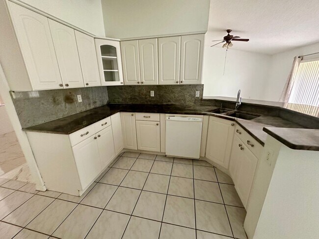 Foto del edificio - Huge 4/3 home in Lake Mary