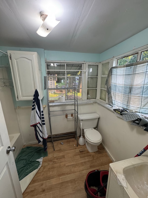 Building Photo - 423 Dodge St