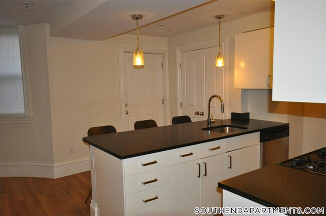 Foto del edificio - 656 Massachusetts Ave