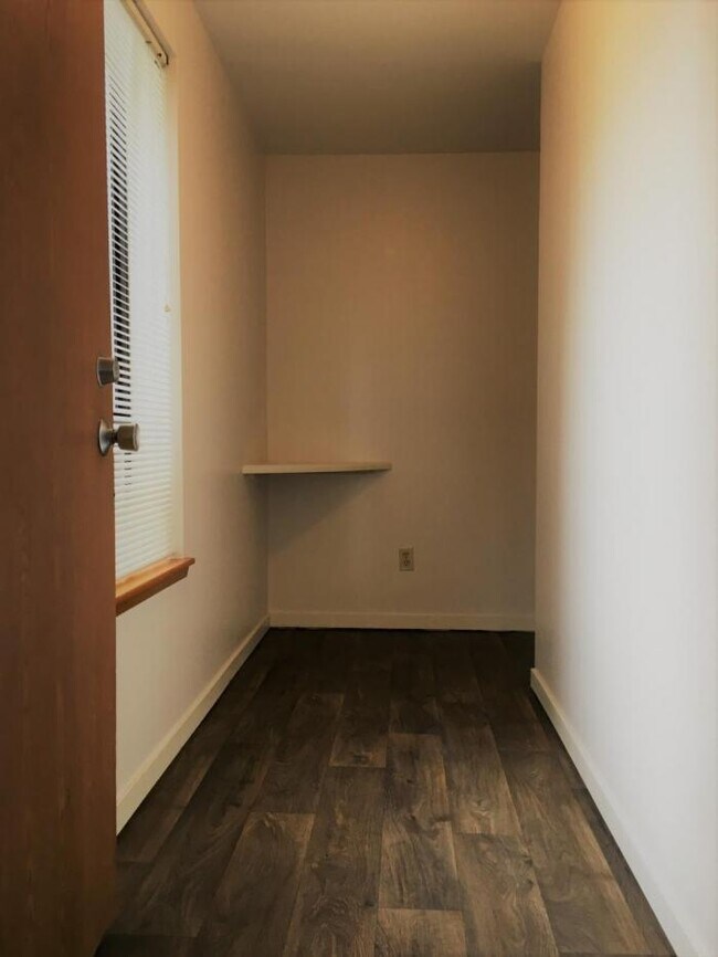 Building Photo - 2 bedroom in Seattle WA 98115