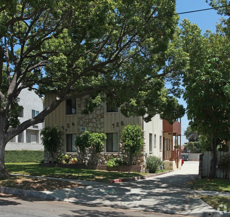 Foto principal - 724-726 E Cedar Ave