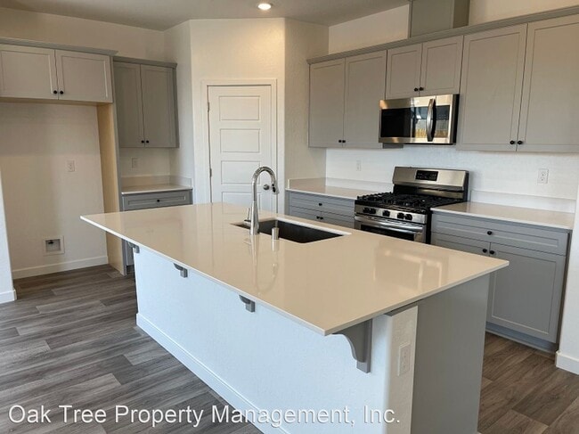 Building Photo - 4 br, 3 bath House - 2743 N. Vahe Avenue