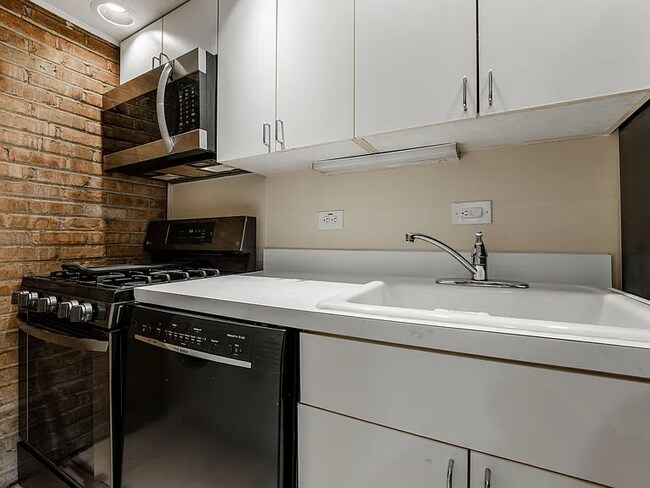 Foto del edificio - 713 W Diversey Pkwy