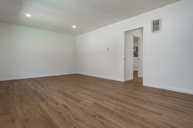 Building Photo - 4653 Fulton Ave