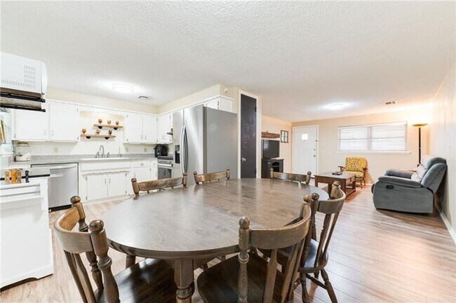 Building Photo - 3 Bed 1 Bath 1 Car in Bethany, OK PC Schools