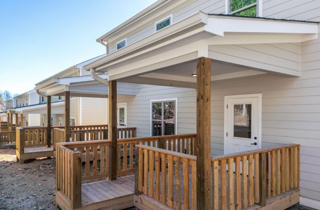 Building Photo - 381 Hungry Hollow Rd SE