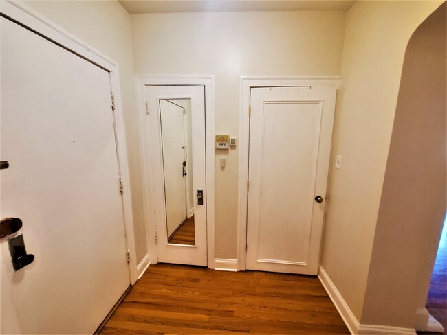 Foto del edificio - 6129 N Hoyne Ave