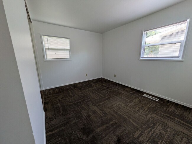 Foto del edificio - 3 bedroom available for immediate move in!