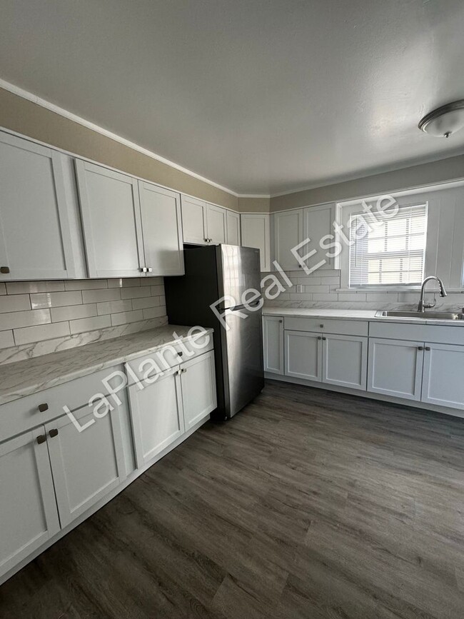 Building Photo - Spacious 3-Bedroom Home in Toledo – Ready ...