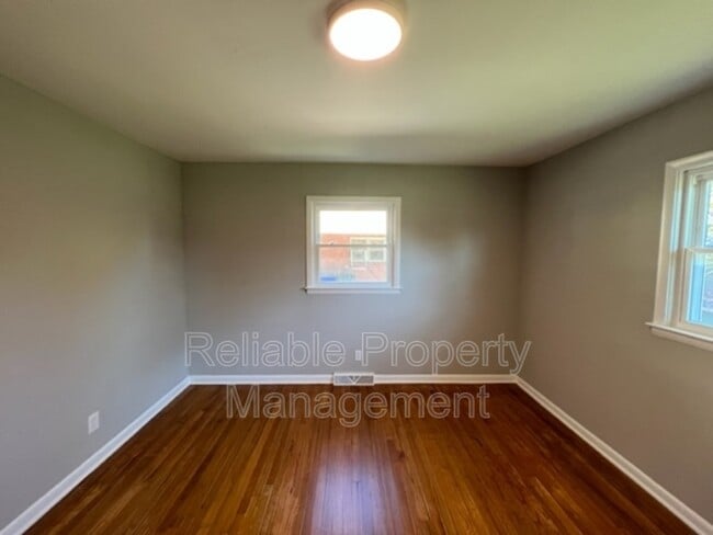 Building Photo - 303 Catherine St