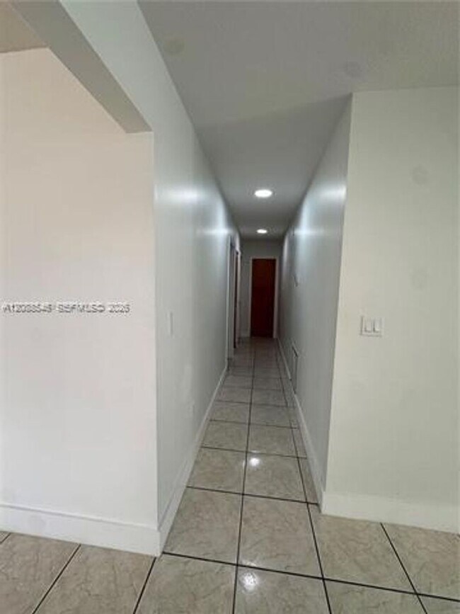 Foto del edificio - 1107 NW 30th Ave