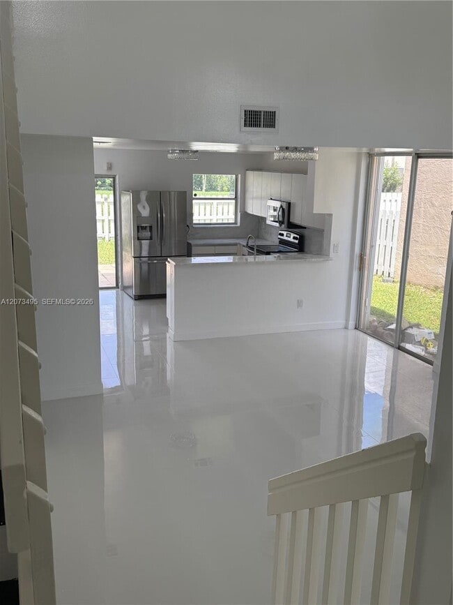 Building Photo - 875 NW 99th Ave