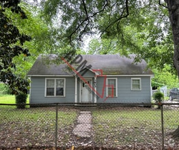 Building Photo - 1605 Filhiol Ave