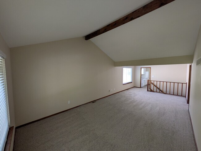 Foto del edificio - 22 NW Lakeview Blvd