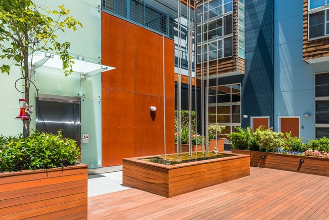 Community lobby - 175 Bluxome St