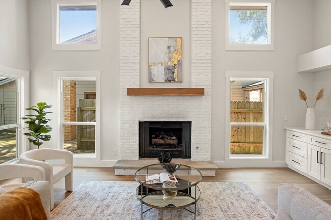 Foto del edificio - 8138 Forest Mesa Dr