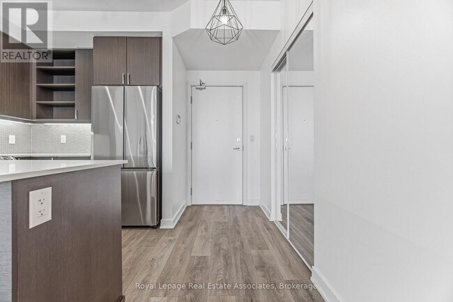 Photo du bâtiment - 4633 Glen Erin Dr