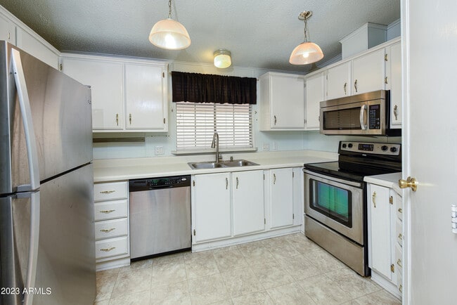 Foto del edificio - 6178 S Pinehurst Dr