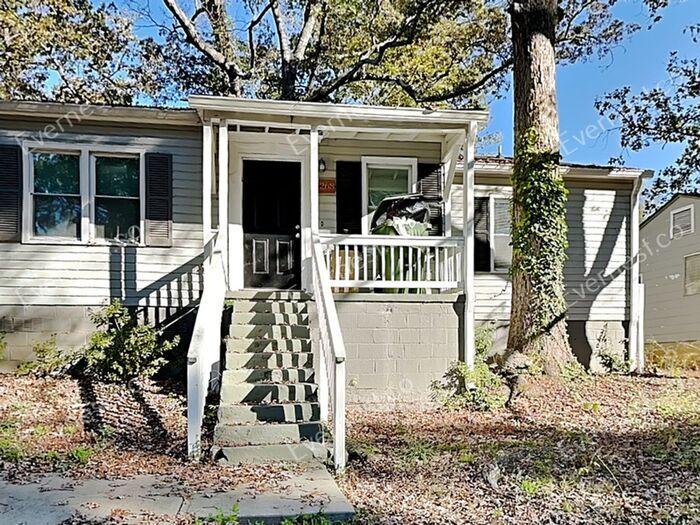 Foto principal - Charming 2BR Duplex with Modern Comfort an...