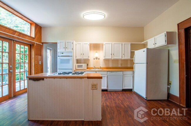 Photo - 856 Monroe Dr NE Apartment