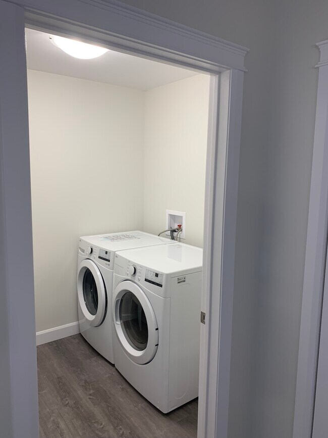 Photo du bâtiment - 300 Kooiman Av