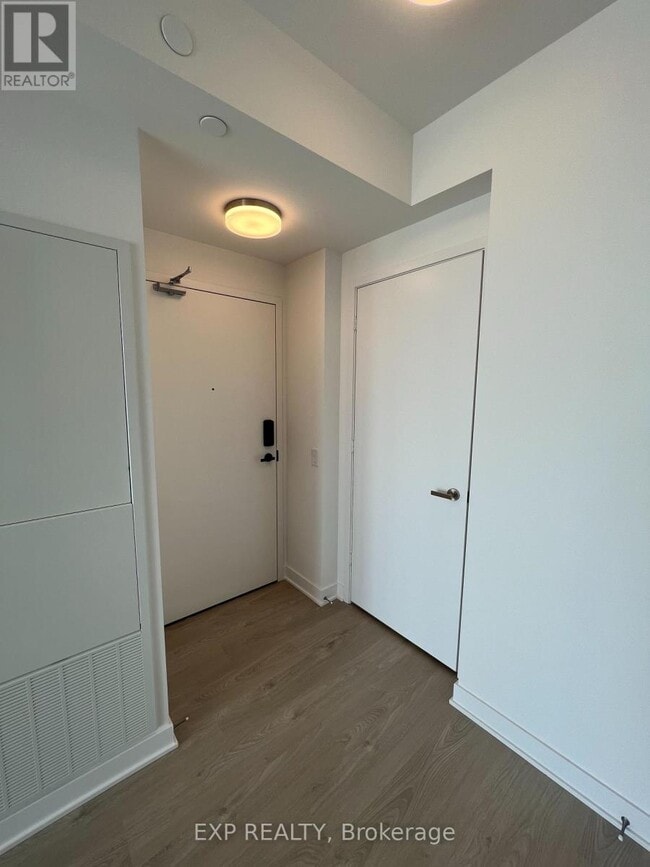 Photo du bâtiment - 3900 Confederation Pkwy