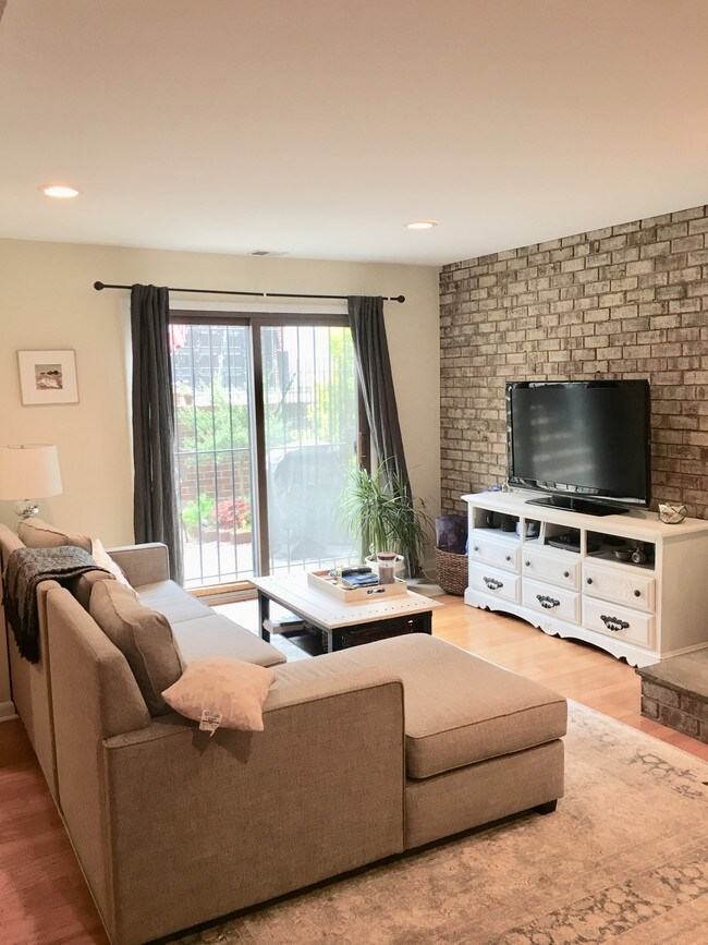 Foto del edificio - 803 Addison St