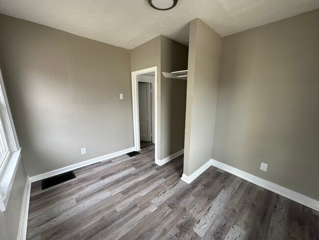 Building Photo - 3836 Mersington Ave