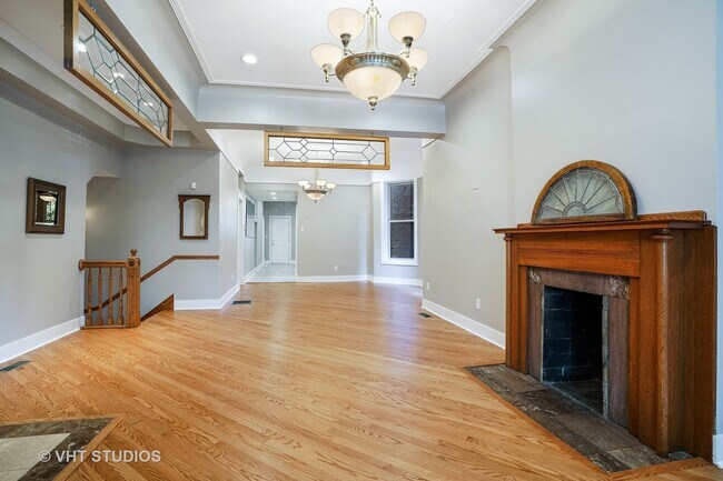 Foto del edificio - 3317 N Sheffield Ave
