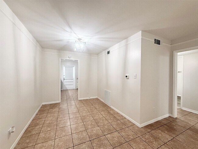 Building Photo - 500 Willow Dr