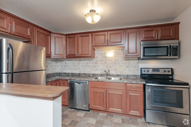 2BR, 1.5BA - Tosa Village