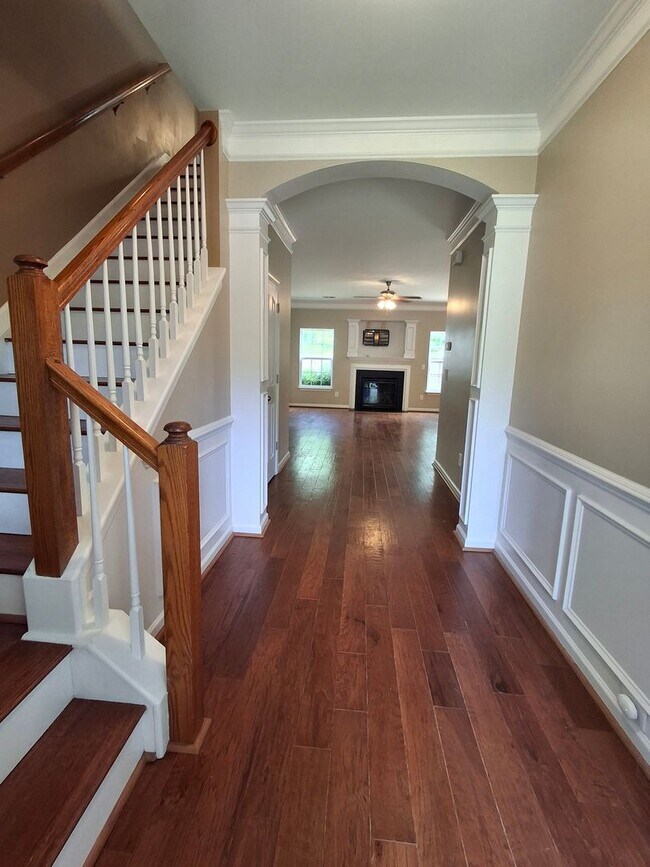 Foto del edificio - Beautiful 3-Bedroom Home with Bonus Room i...