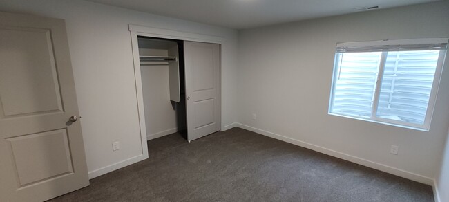 Building Photo - GET $500 OFF THE FIRST MONTHS RENT!!!!