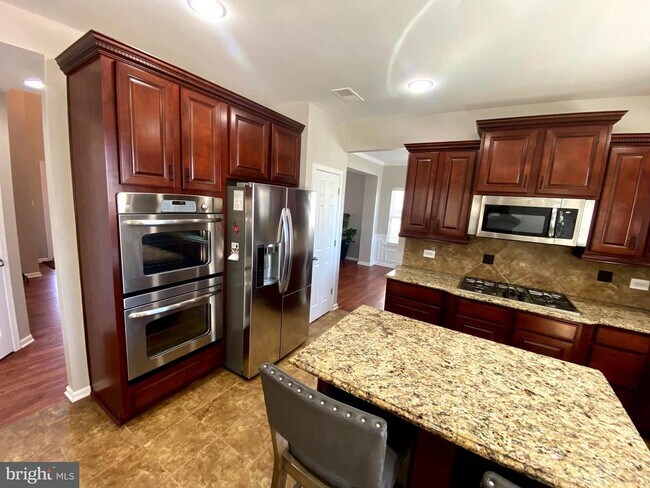 Foto del edificio - 2716 Lake Forest Dr