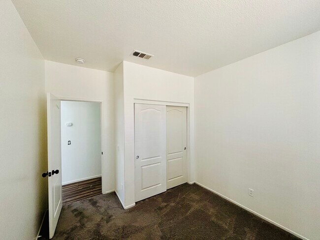 Foto del edificio - 37306 Wild Tree St