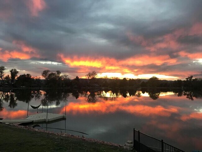 Foto del edificio - Beautiful lakefront property in NE Fort Co...