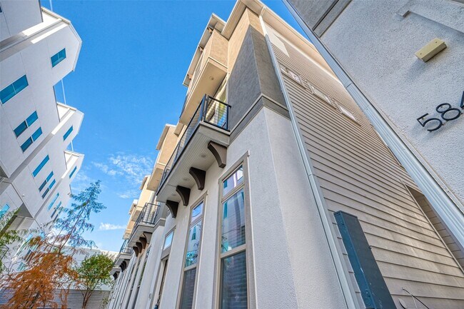 Foto del edificio - 5838 E Post Oak Ln