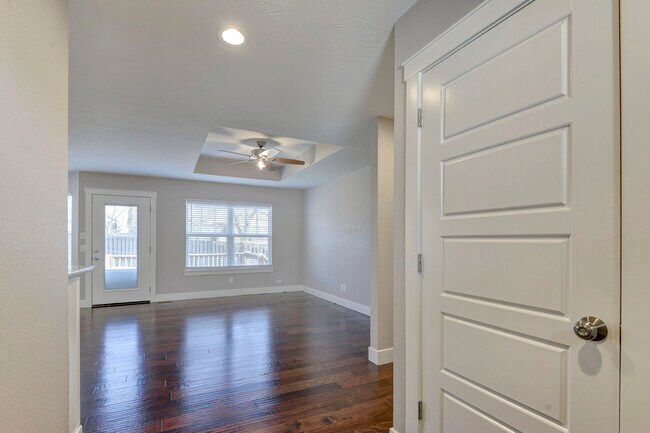 Building Photo - 343 Holts Lake Dr